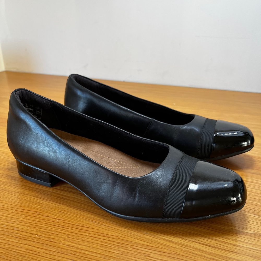 Clarks leather Patent toes, low heels. Size 7.5 Perfect soles, classic shoes